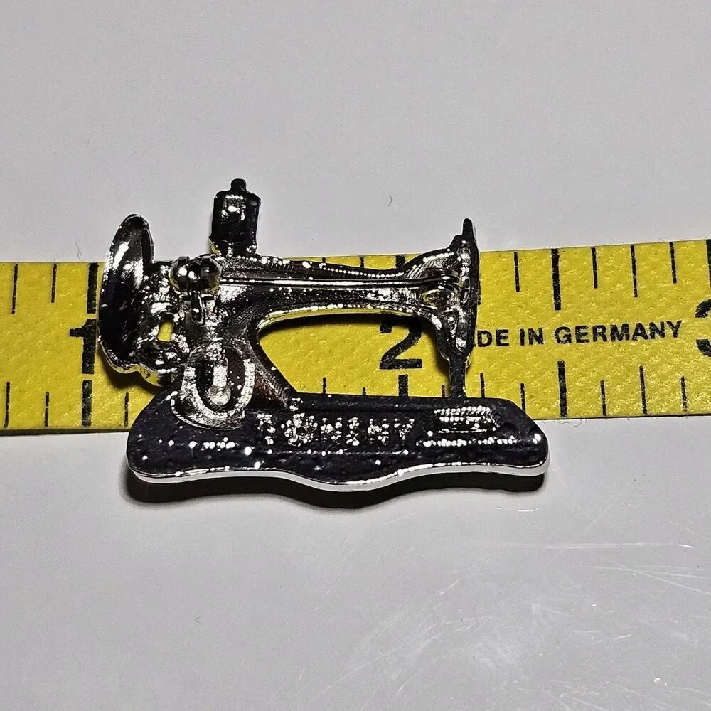BONSNY Silver Tone Sewing Machine Floral Art Brooch Pin Brand New